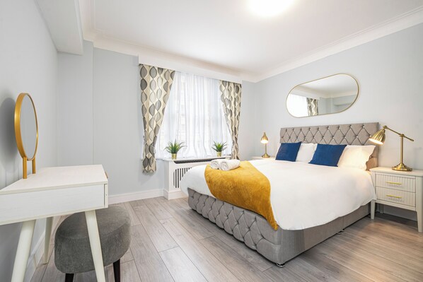 2 habitaciones, tabla de planchar con plancha, cuna de viaje y wifi 