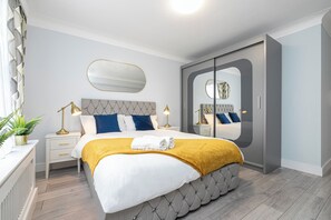 2 habitaciones, tabla de planchar con plancha, cuna de viaje y wifi 