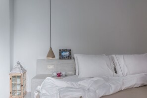 4 bedrooms, in-room safe, iron/ironing board, free WiFi