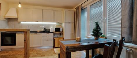 Fridge, microwave, oven, stovetop