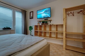 2 bedrooms, WiFi, bed sheets