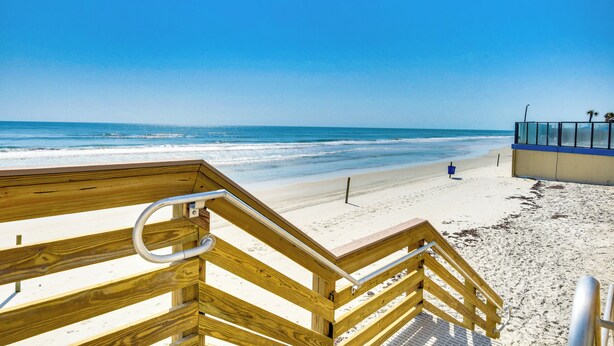Beach - Daytona Beach Condo: Pool Access, Oceanfront (Daytona Beach Shores)