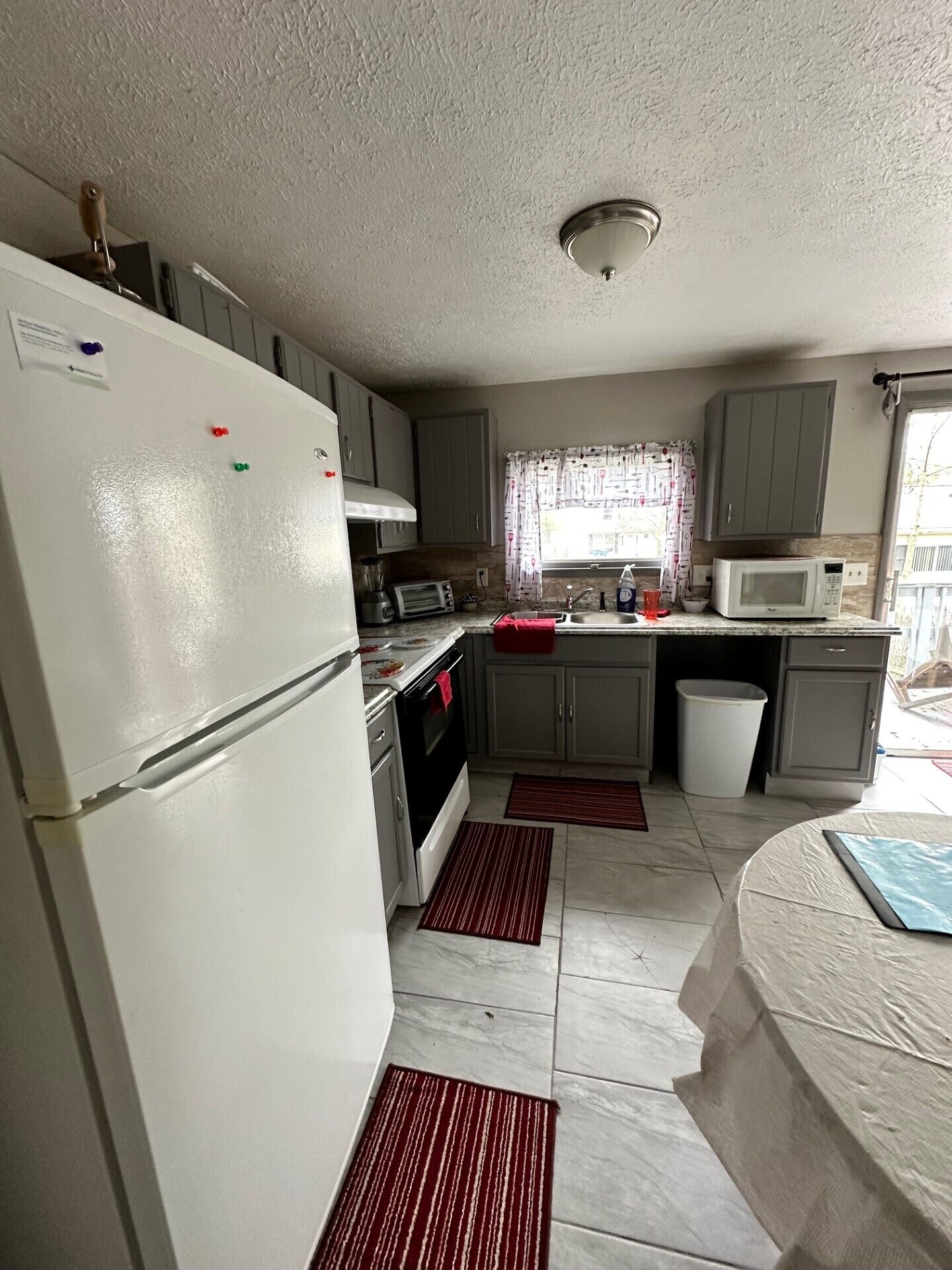 Cozy 4 BDR House, Minutes from Cedar Point and the Beach!