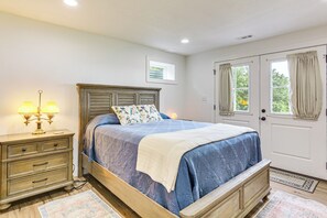 4 bedrooms, iron/ironing board, travel cot, WiFi