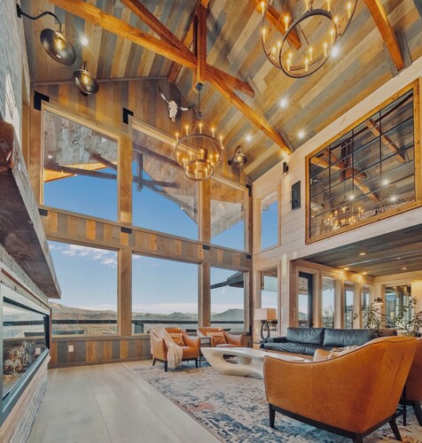 NEW AMAZING! PrivatePickleball~HotTub~FirePit~IndoorPool~Theater-Game Rm-Sleep33