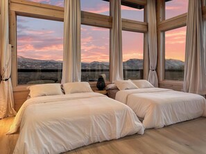 8 habitaciones, tabla de planchar con plancha y cuna de viaje 