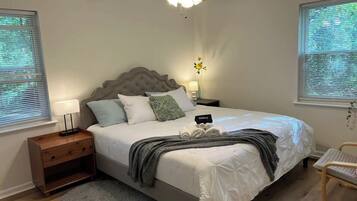 3 chambres, bureau, fer et planche à repasser, accès au Wi-Fi (inclus)