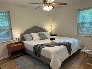 3 habitaciones, escritorio, tabla de planchar con plancha y wifi gratis 