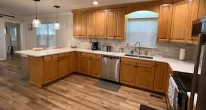 Sunny Spacious Ranch to Relax and Unwind Family Friendly