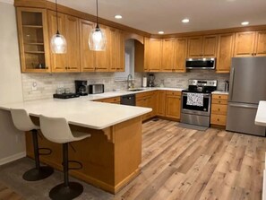 Refrigerador, microondas, horno, placa de cocina