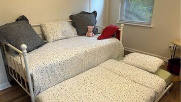 3 slaapkamers, een bureau, een strijkplank/strijkijzer, gratis wifi