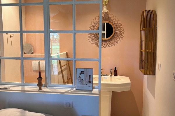 7 chambres, fer et planche à repasser, Wi-Fi, draps fournis