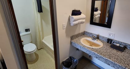 Deschutes Motel - Oak Springs - Queen Suite w/ 1 Queen Bed