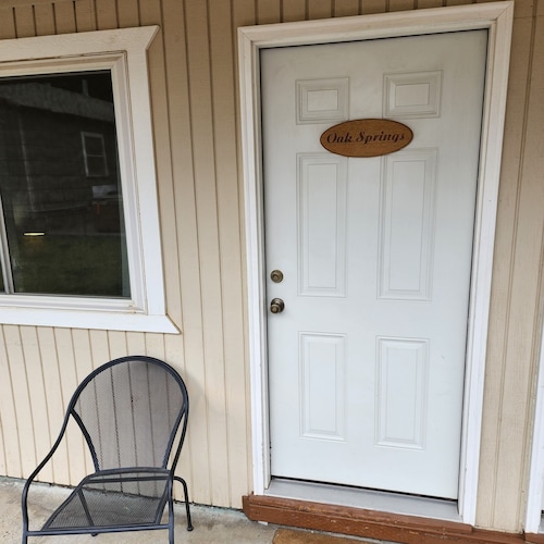 Deschutes Motel - Oak Springs - Queen Suite w/ 1 Queen Bed