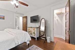 2 bedrooms, iron/ironing board, travel cot, WiFi