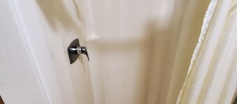 Deschutes Motel - Lower Elevator - Queen Suite w/ 1 Queen Bed