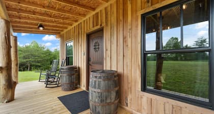 Peaceful Western Style Cabin near Muir Valley!