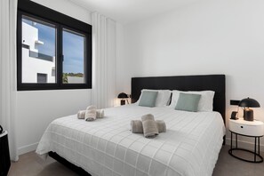 3 bedrooms, iron/ironing board, travel cot, WiFi - Casa Feliz - Luxury apartment Mirador Estepona (Estepona)