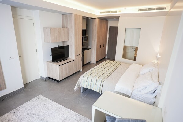 Caja fuerte, escritorio, espacio para trabajar con un portátil