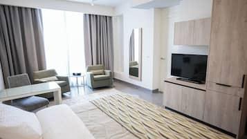 2 bedrooms, in-room safe, desk, laptop workspace