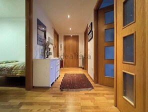 3 Schlafzimmer, Schreibtisch, Bügeleisen/Bügelbrett, Bettwäsche