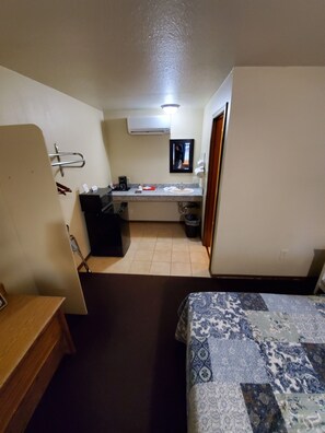 1 bedroom, free WiFi, bed sheets - Deschutes Motel - Sherars Falls - Queen Suite w/ 1 Queen Bed (Maupin)
