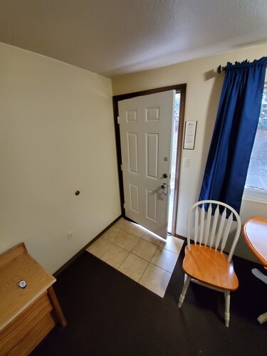 Deschutes Motel - Sherars Falls - Queen Suite w/ 1 Queen Bed