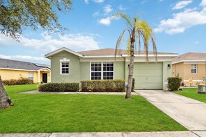 Exterior - Great Community, amazing private pool, near Disney! (Davenport)