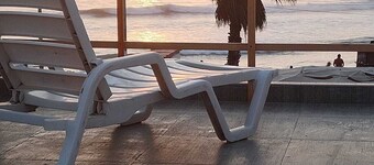 Ubicado al frente de la playa, excelente opción para vacaiones en pareja.