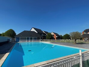 Piscine extérieure, piscine chauffée