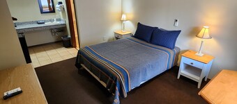 Deschutes Motel - Macks Canyon - Queen Suite w/ 1 Queen Bed