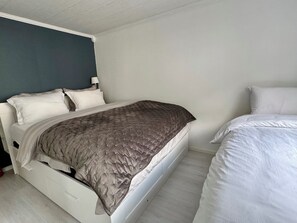 2 bedrooms, iron/ironing board, WiFi, bed sheets