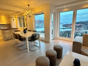 Dining - Narvik City View Apartment (Nordland)