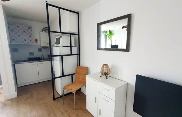 Interior - Loue Studio Cabine Cosy Douillet Parking, Terrasse 4 Personnes (La Grande-Motte)