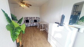 Interior - Loue Studio Cabine Cosy Douillet Parking, Terrasse 4 Personnes (La Grande-Motte)