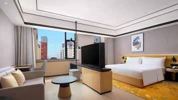 Deluxe Room, 1 King Bed | Living area