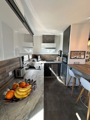 Private kitchen - Superbe Triplex vue Panoramique Golfe de st Tropez (Cogolin)