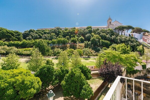 Property grounds - NEW! RENT4REST Graca 2Bdr Pool Castle View & Park (Lisboa ciudad)