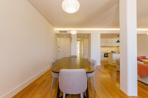 Dining - NEW! RENT4REST Graca 2Bdr Pool Castle View & Park (Lisboa ciudad)
