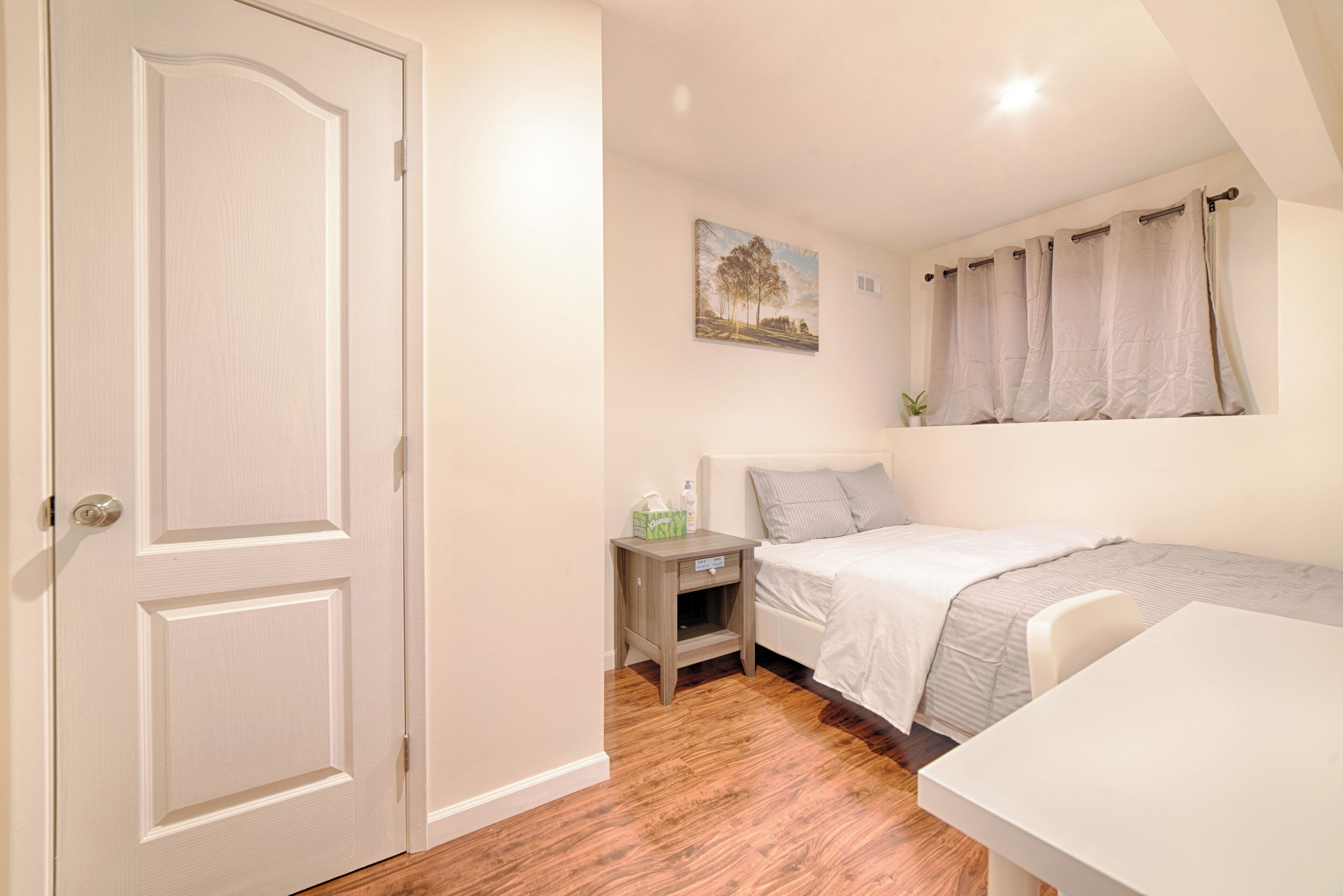 5 bedrooms, in-room safe, desk, iron/ironing board