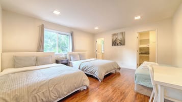 5 bedrooms, in-room safe, desk, iron/ironing board