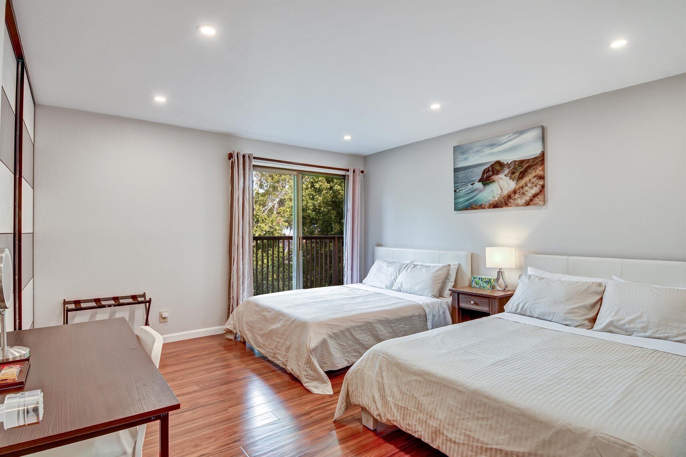 5 habitaciones, caja de seguridad en la habitación y escritorio 
