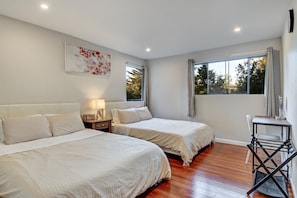 5 bedrooms, in-room safe, desk, iron/ironing board