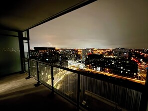 Property grounds - 2 Bed 2 Bath Brand New Condo (Toronto)