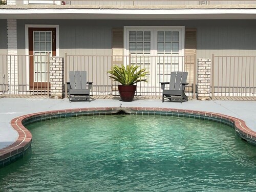 Pool | Walk to LSU | WD | TV in bedroom | Gated