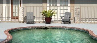 Pool | Walk to LSU | WD | TV in bedroom | Gated