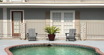 Pool | Walk to LSU | WD | TV in bedroom | Gated