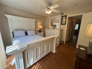 1 bedroom, desk, iron/ironing board, WiFi - First floor 1-bedroom Apt with off-street parking (Baton Rouge)