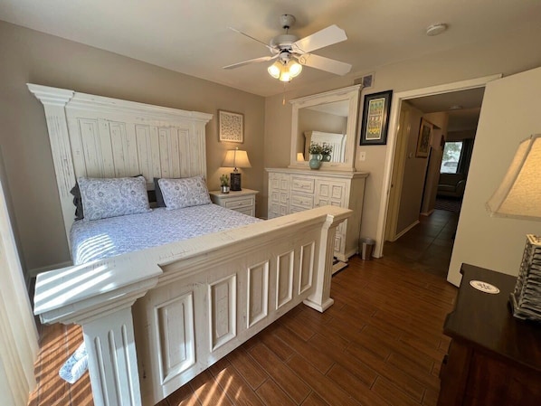 1 bedroom, desk, iron/ironing board, WiFi