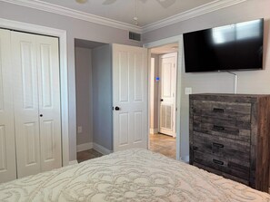 2 bedrooms, desk, iron/ironing board, WiFi - 2 br with Pool & washer dryer (Baton Rouge)